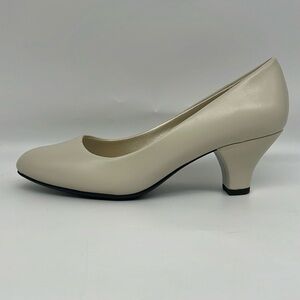 Easy Street Women's‎ Fabulous Short Cone Heel Pumps Bone Round Toe 9 WIDE